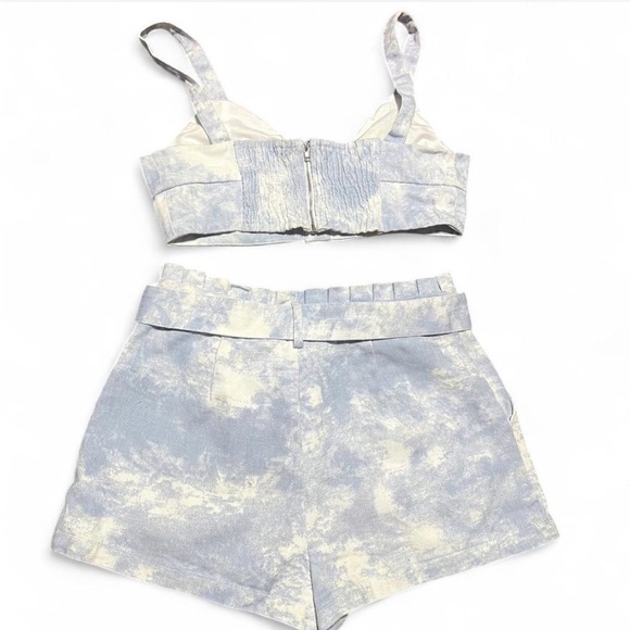 Moodie Light Blue & Cream Tie-Dye Crop Top and Belted Shorts Set Size S - Picture 5 of 9